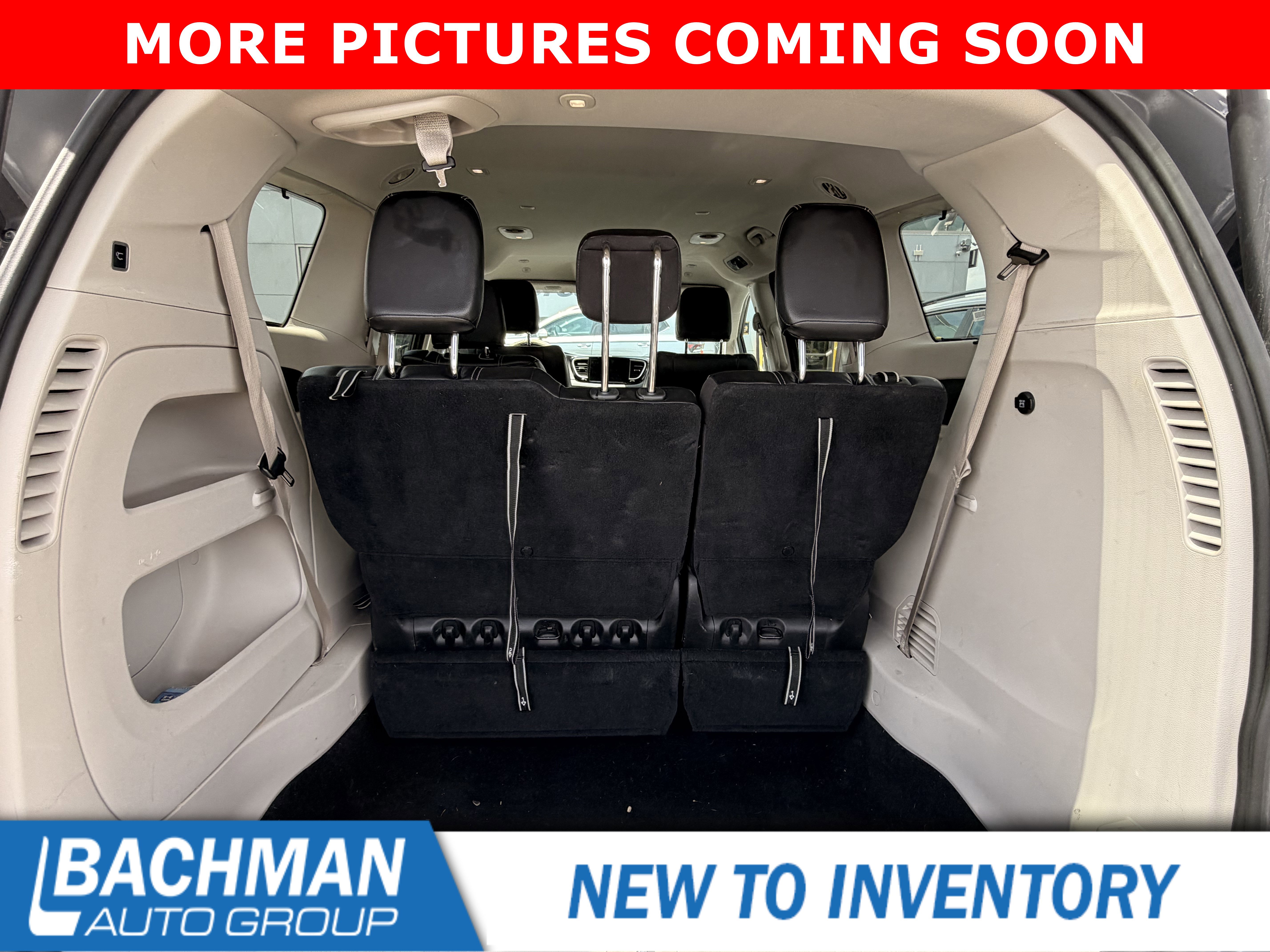 Used 2022 Chrysler Pacifica Touring-L FWD image 7