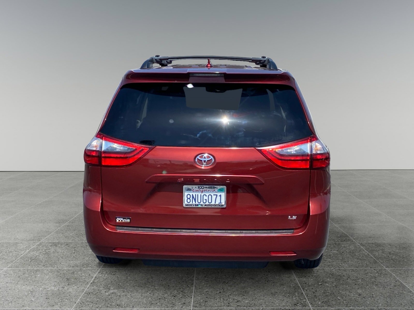 Used 2020 Toyota Sienna LE w/ Carpet Mat Package FWD image 4