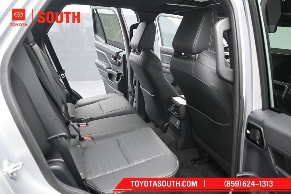 Used 2025 Toyota 4Runner TRD Off-Road Premium AWD/4WD image 33