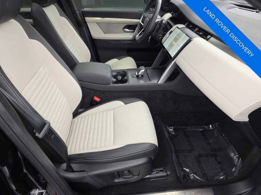 Used 2024 Land Rover Discovery Sport Dynamic SE AWD/4WD image 25