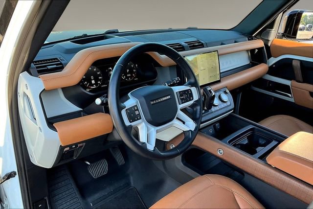 Used 2024 Land Rover Defender 110 SE AWD/4WD image 17