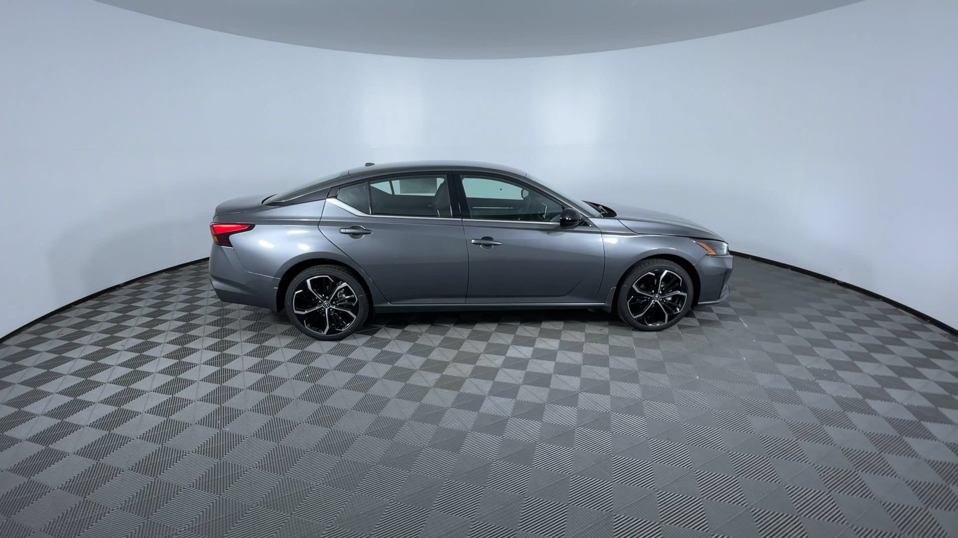 Certified 2025 Nissan Altima 2.5 SR AWD/4WD image 9