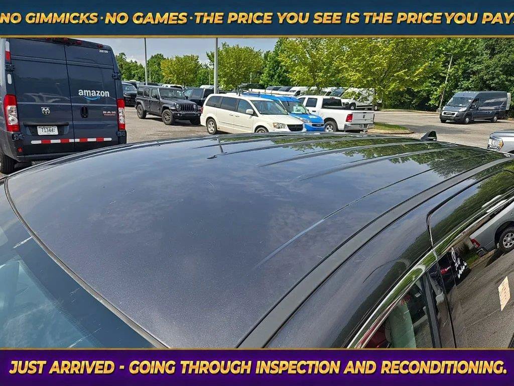Used 2023 Chrysler Pacifica Touring-L FWD image 13