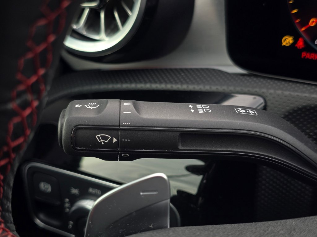 Used 2022 Mercedes-Benz CLA 250 4MATIC image 40