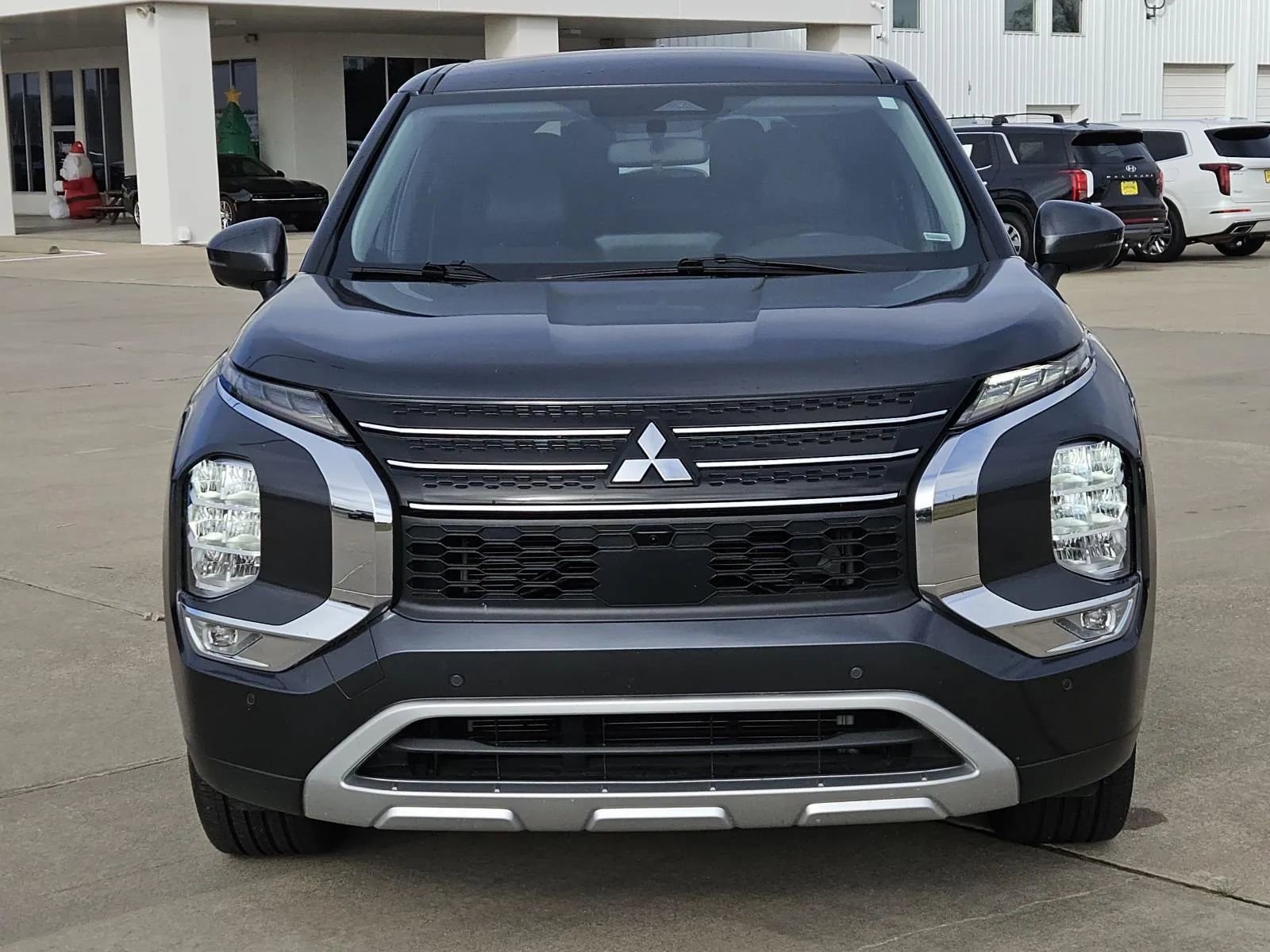 Used 2024 Mitsubishi Outlander SE Black Edition image 2