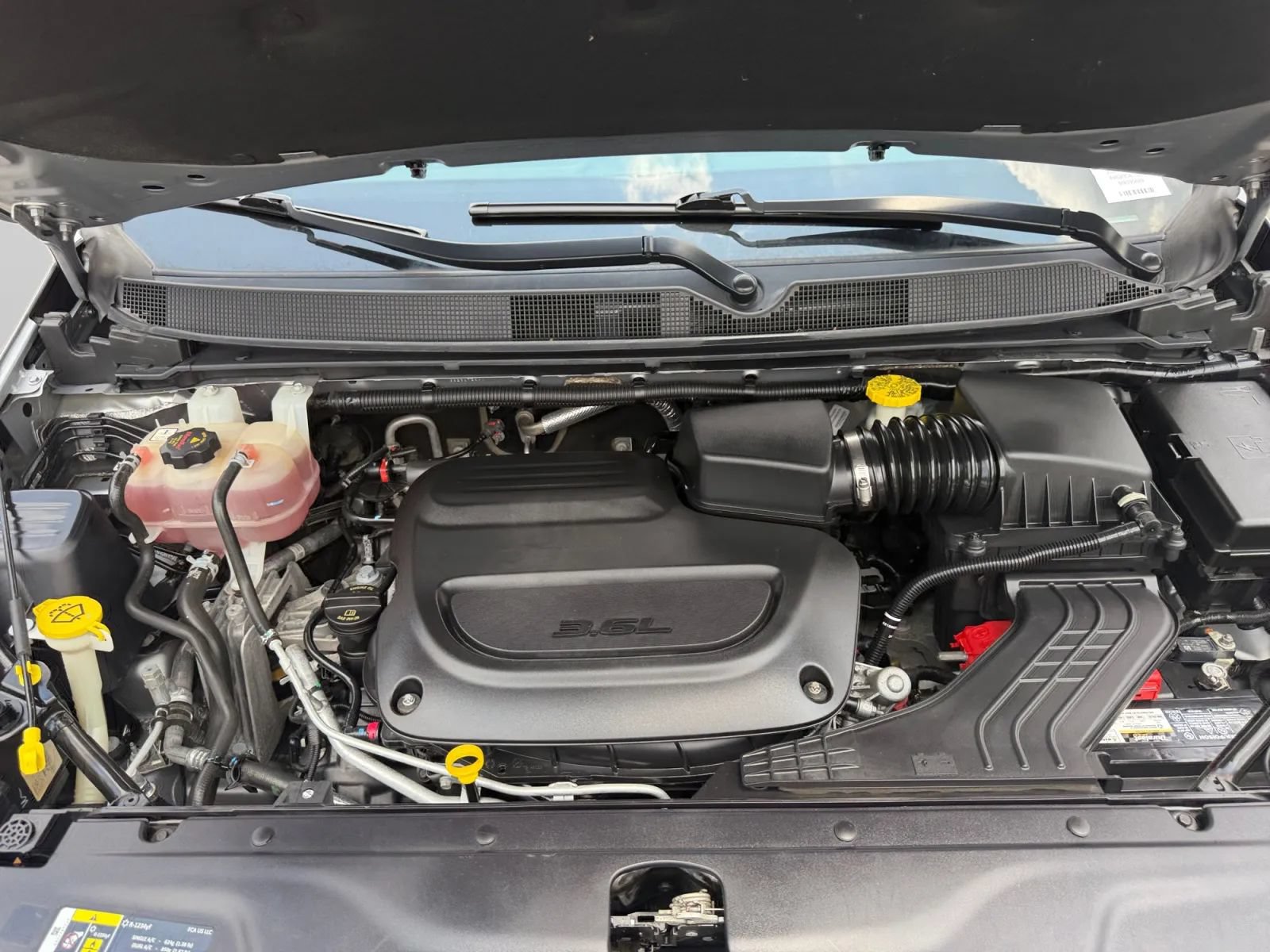 Used 2021 Chrysler Pacifica Touring-L FWD image 36
