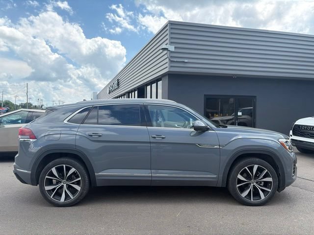 Certified 2024 Volkswagen Atlas Cross Sport SEL Premium R-Line AWD/4WD image 2