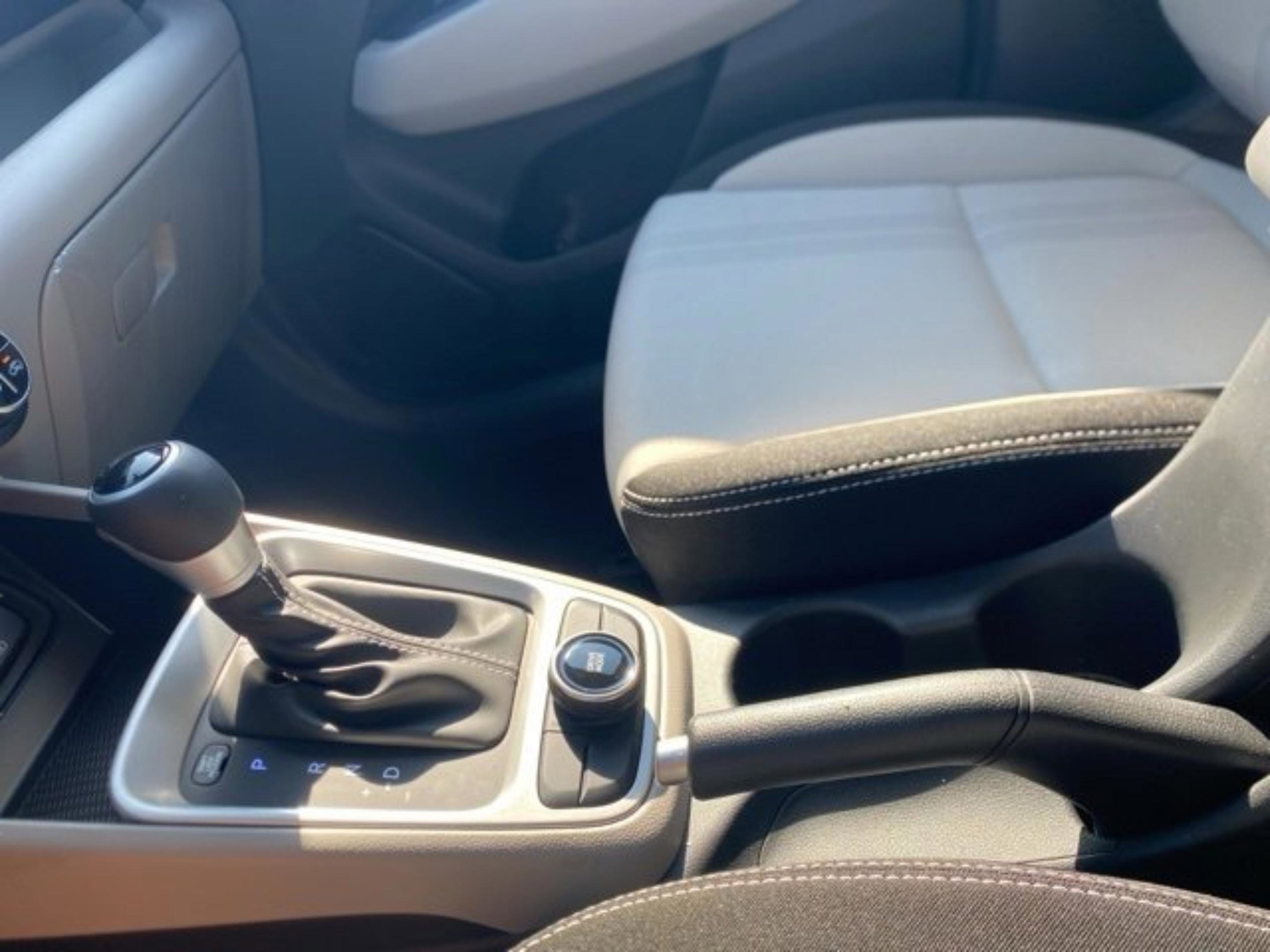 Certified 2025 Hyundai Venue SEL FWD image 28