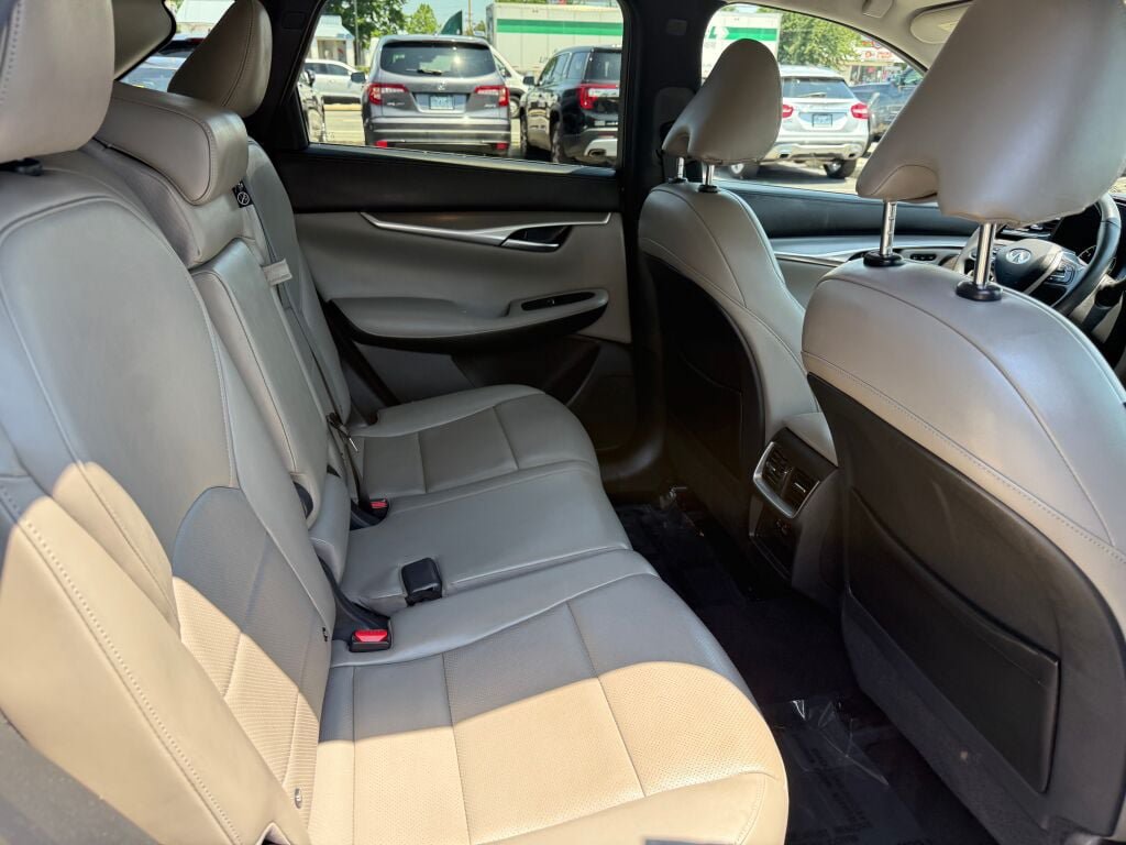 Used 2023 INFINITI QX50 Luxe AWD/4WD image 27