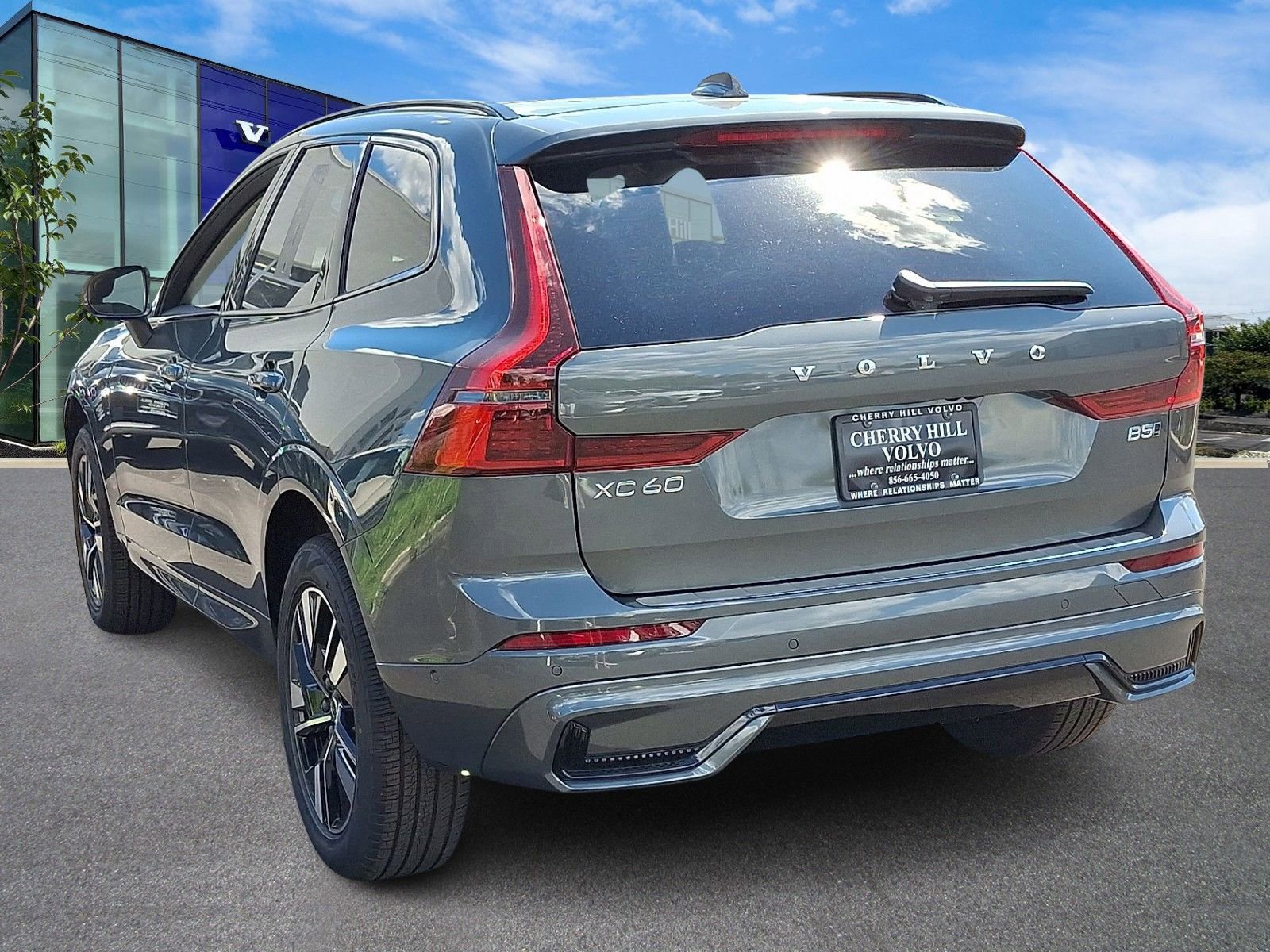 New 2026 Volvo XC60 B5 Plus w/ Protection Package Premier image 4
