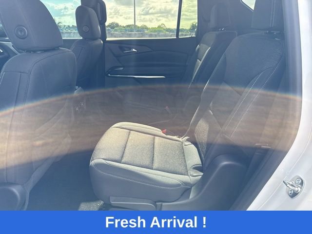 Used 2025 Chevrolet Traverse LT image 3