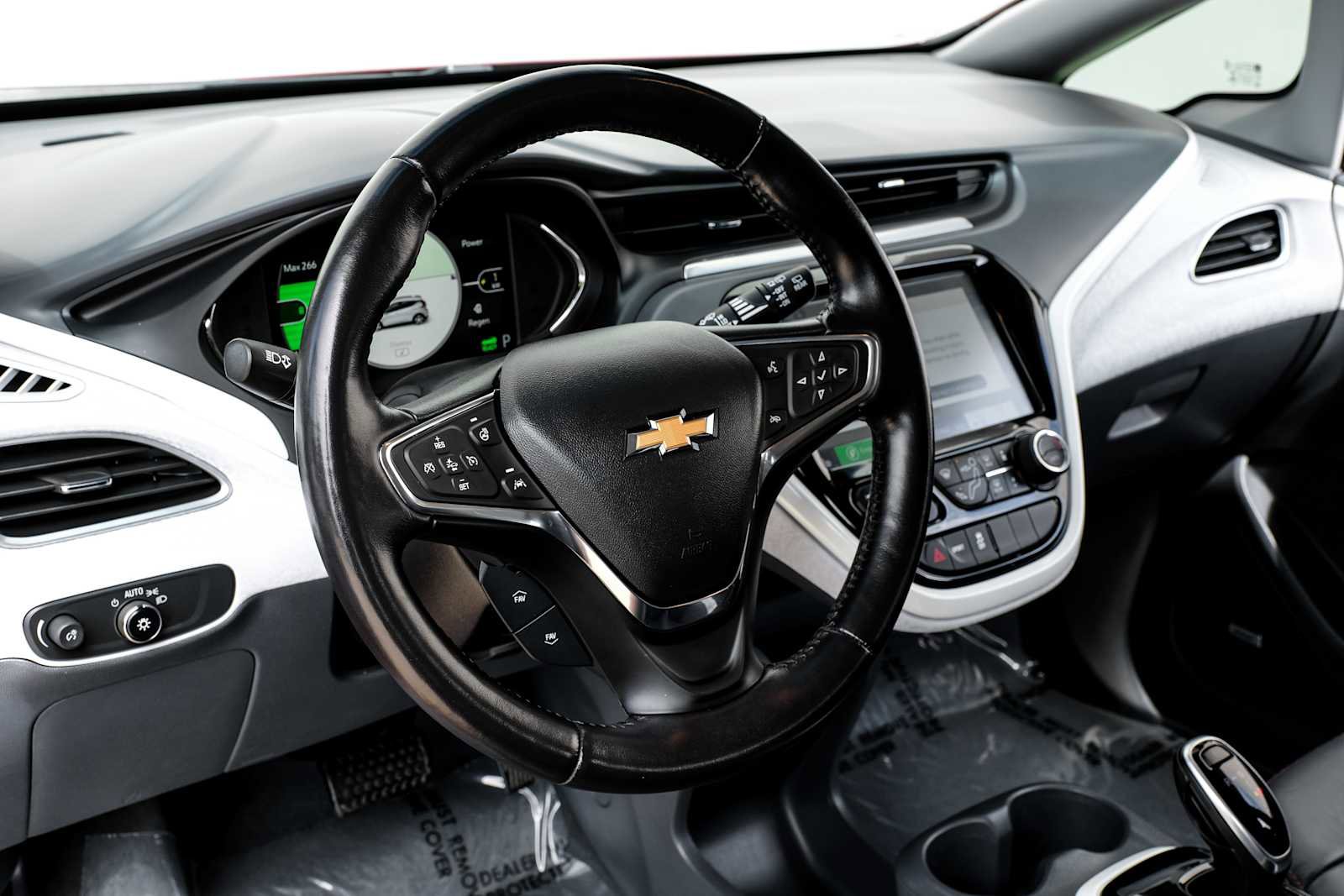 Used 2020 Chevrolet Bolt Premier w/ Infotainment Package image 17