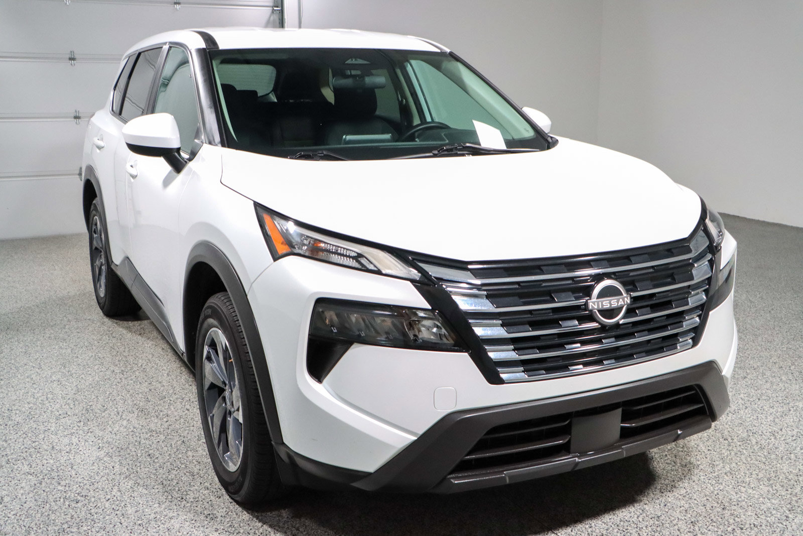 Used 2024 Nissan Rogue SV image 5