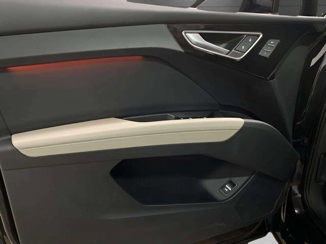 Used 2024 Audi Q4 e-tron Premium Plus w/ Premium Plus image 32