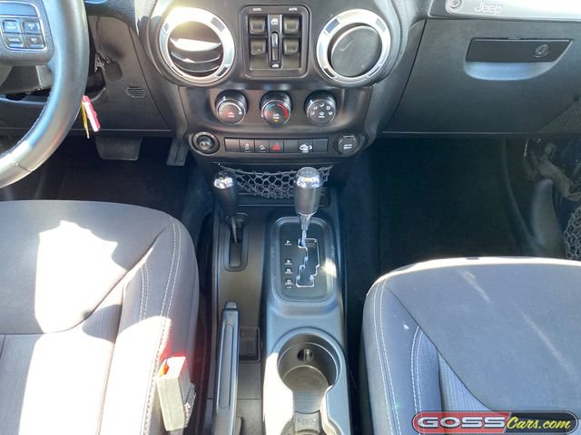 Used 2013 Jeep Wrangler Unlimited Sahara w/ Connectivity Group AWD/4WD image 12