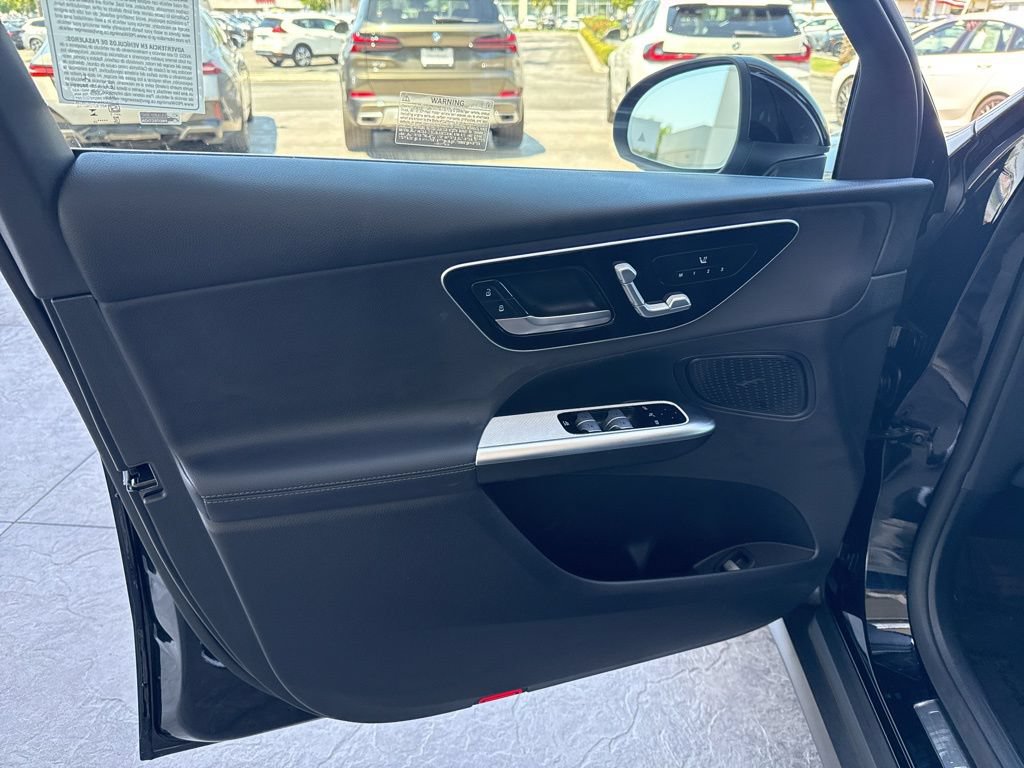 Used 2025 Mercedes-Benz GLC 300 image 8