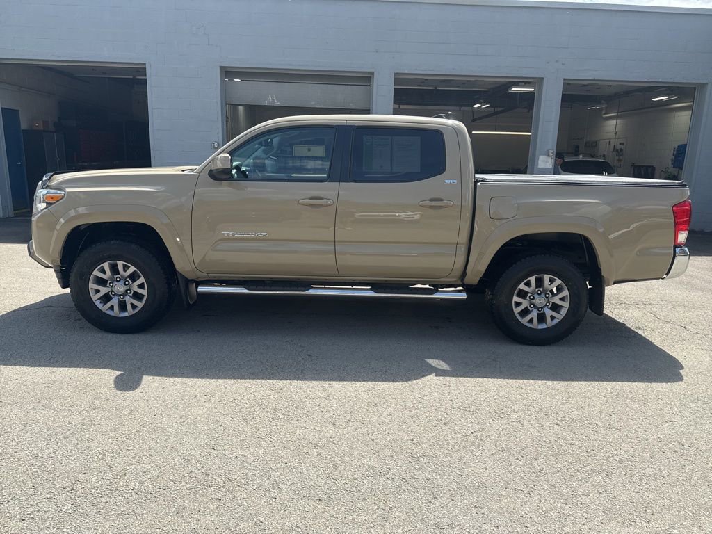 Used 2016 Toyota Tacoma SR5 w/ SR5 Appearance Package (SN) image 6