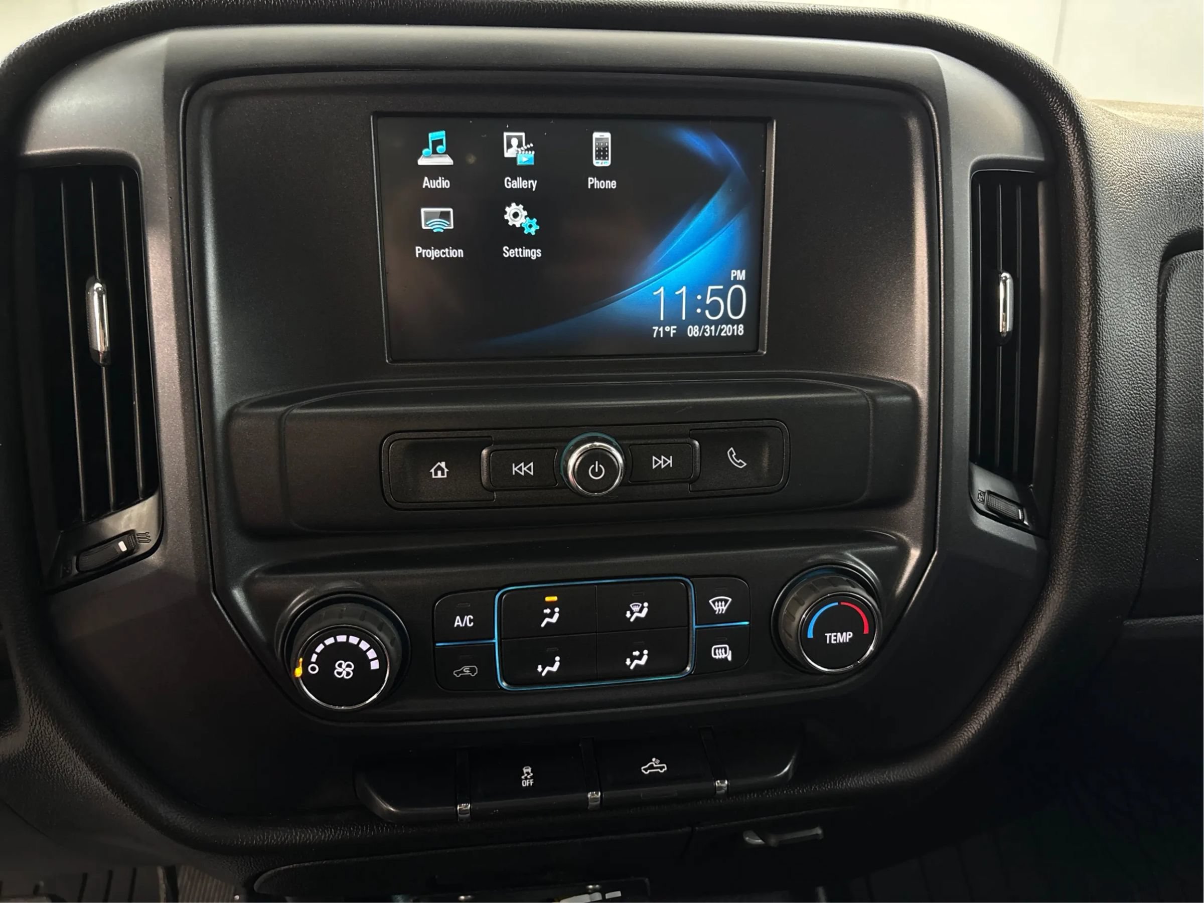 Used 2019 Chevrolet Silverado 2500 W/T AWD/4WD image 17