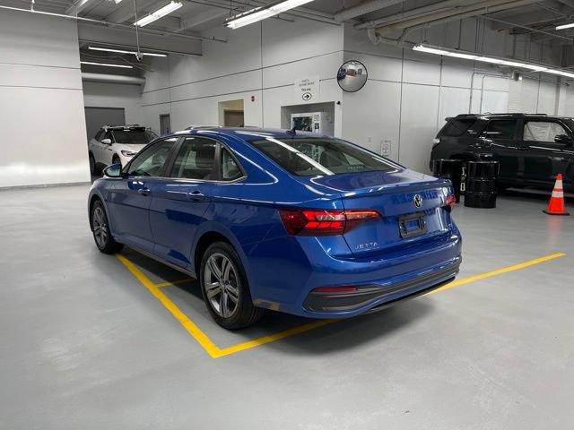 Used 2023 Volkswagen Jetta SE FWD image 2