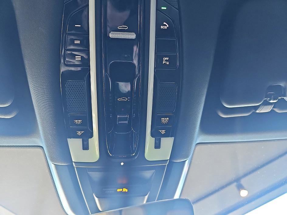 Used 2022 Porsche Cayenne image 28