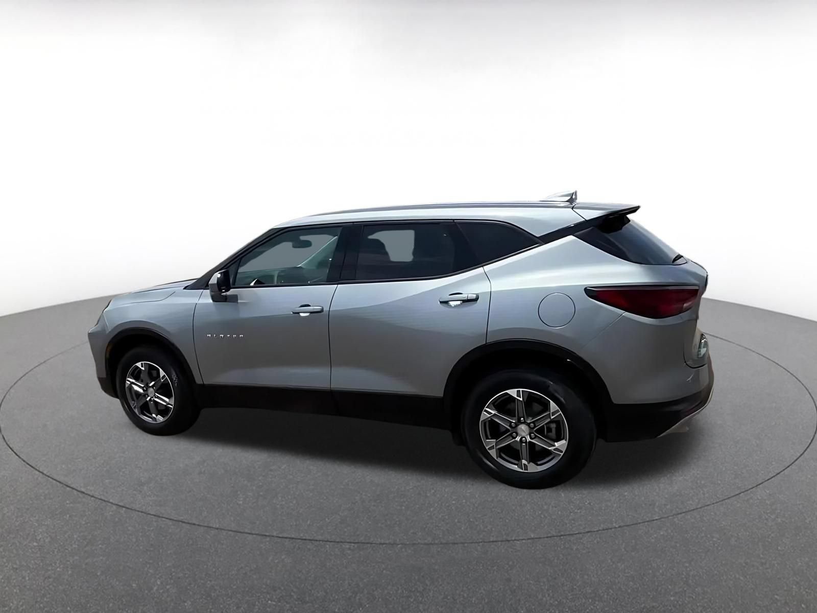 Used 2025 Chevrolet Blazer LT FWD image 8
