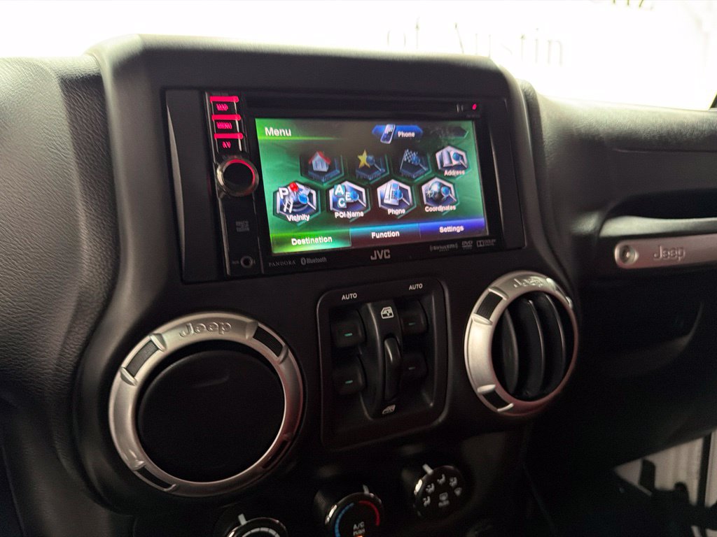 Used 2015 Jeep Wrangler Unlimited Sahara w/ Connectivity Group AWD/4WD image 18
