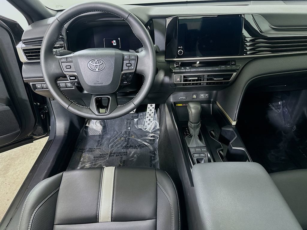 Used 2025 Toyota Camry SE image 17