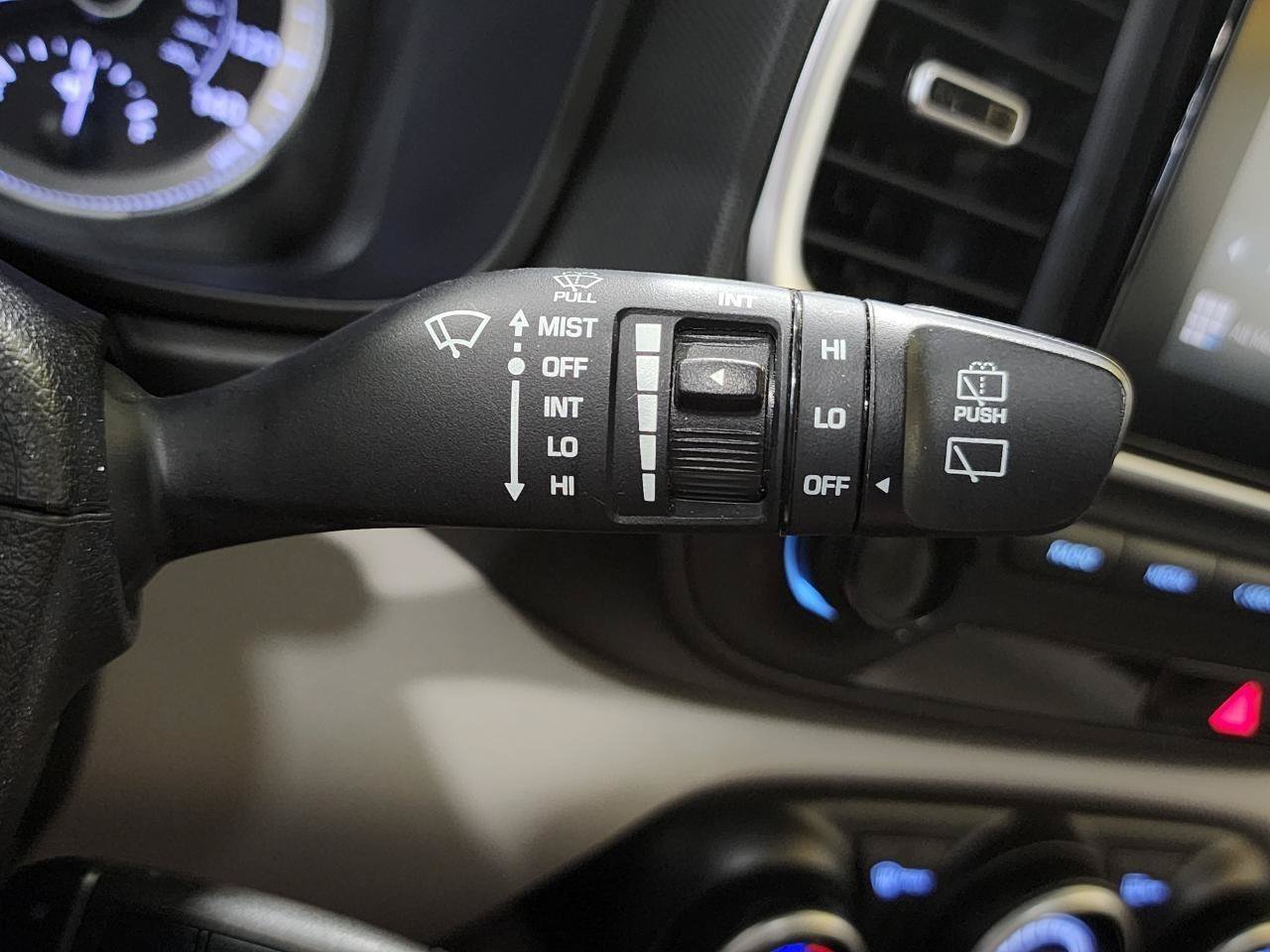 Used 2022 Hyundai Venue SEL FWD image 14