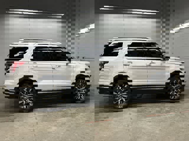 Used 2019 Ford Explorer Platinum AWD/4WD image 3