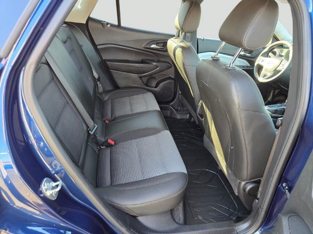 Used 2024 Chevrolet Trax LT w/ Sunroof Package FWD image 14