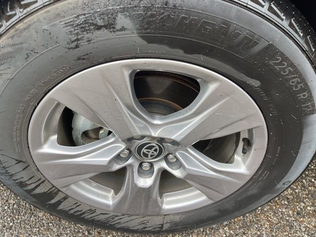 Used 2025 Toyota RAV4 XLE image 9