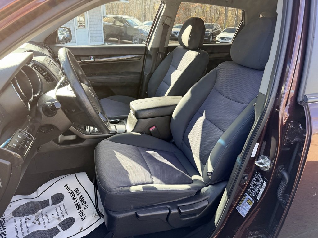 Used 2013 Kia Sorento LX w/ Convenience Pkg image 12