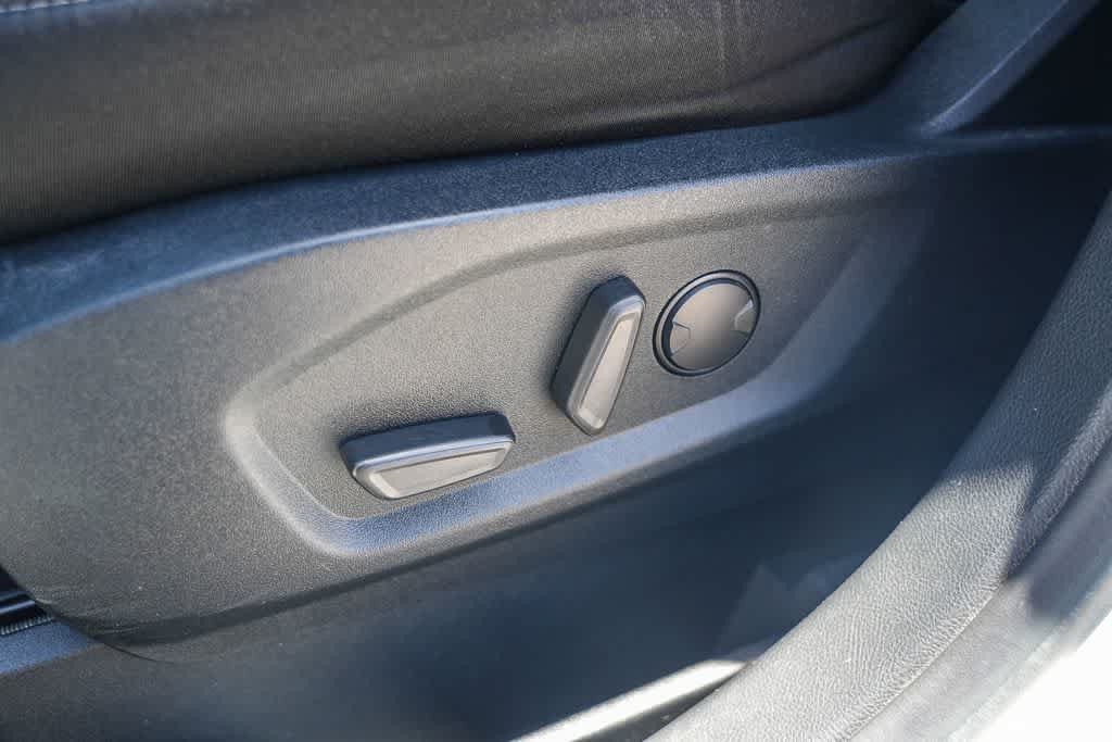 Used 2020 Ford Edge SE FWD image 21