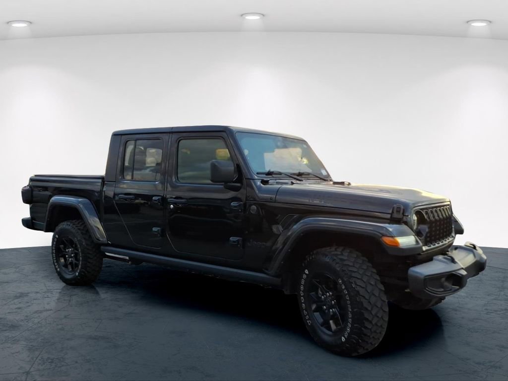 Used 2024 Jeep Gladiator Sport image 4