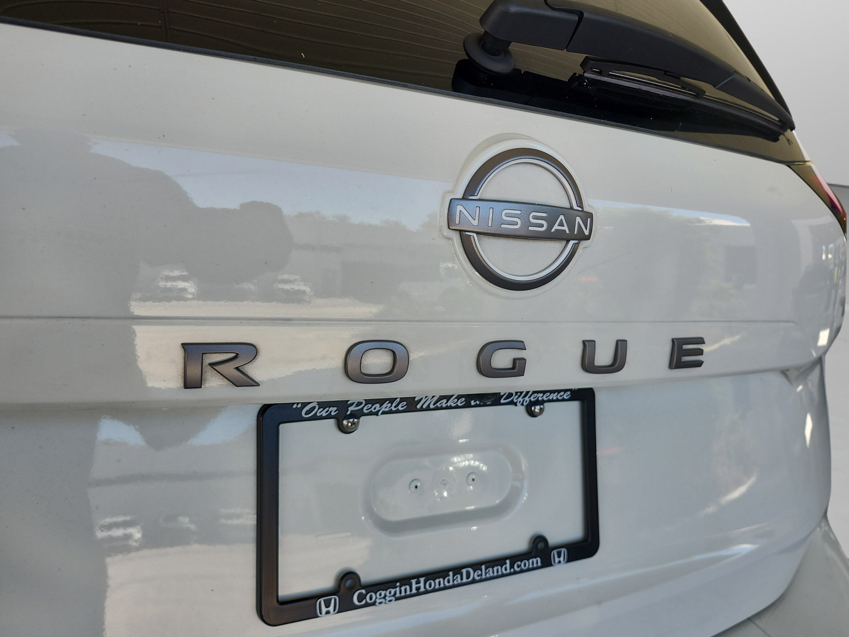 Used 2024 Nissan Rogue S FWD image 31