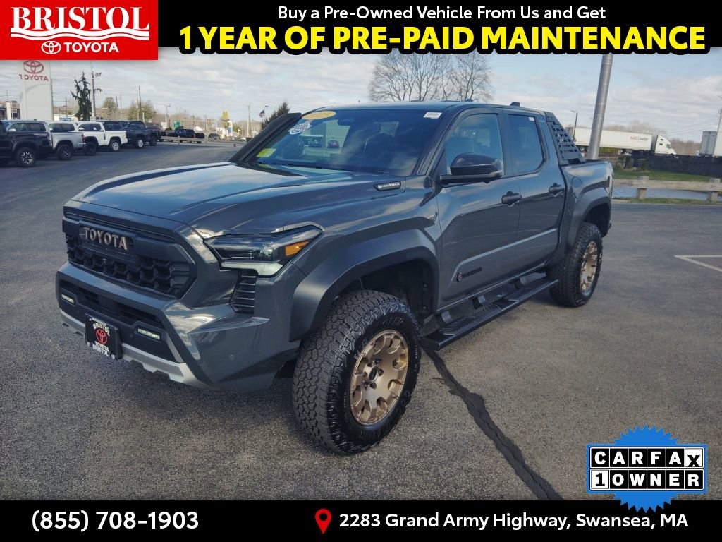 Used 2025 Toyota Tacoma Trailhunter AWD/4WD image 3
