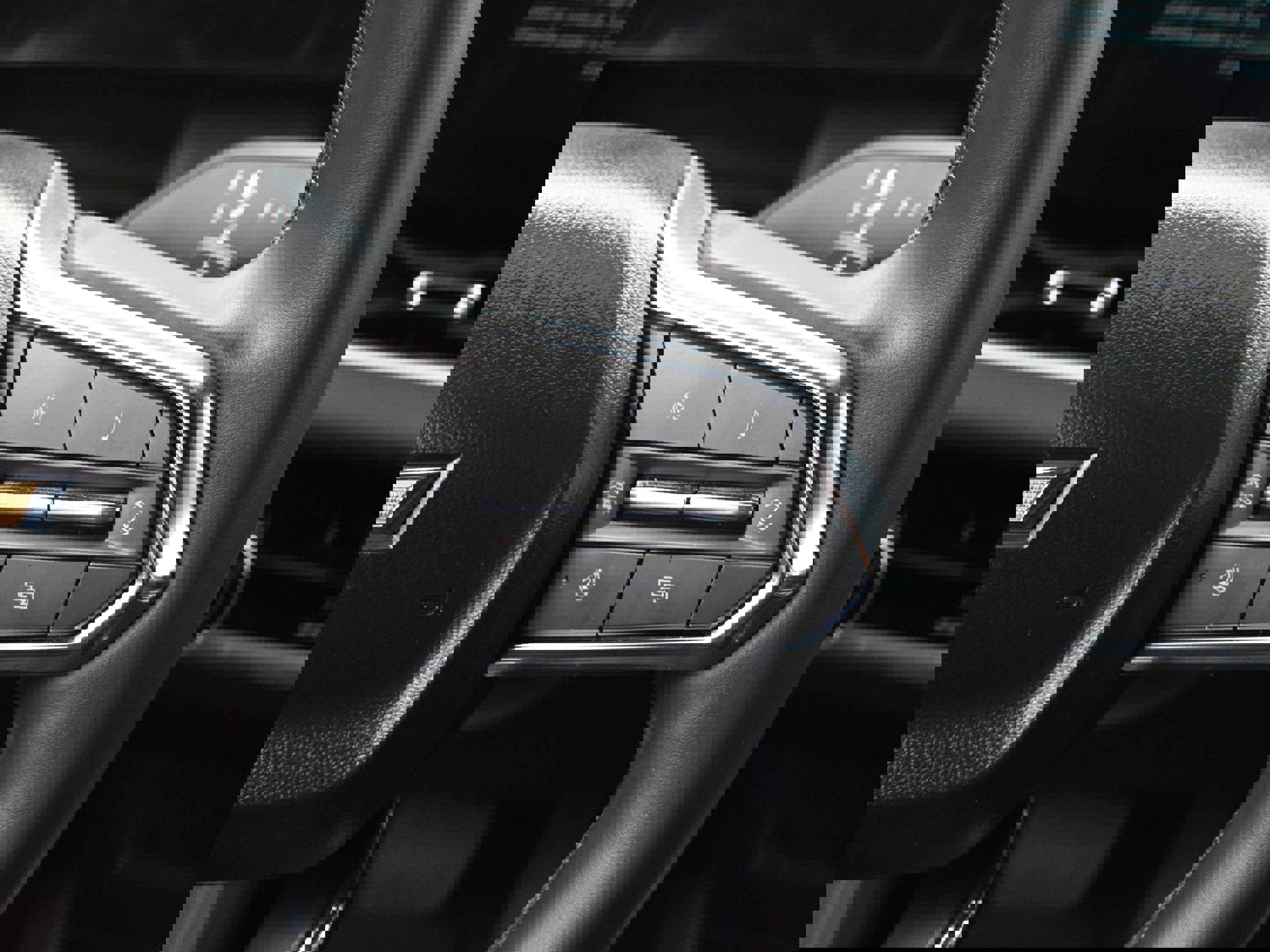 Used 2025 Chevrolet Equinox LT w/ Safety and Technology Package image 12