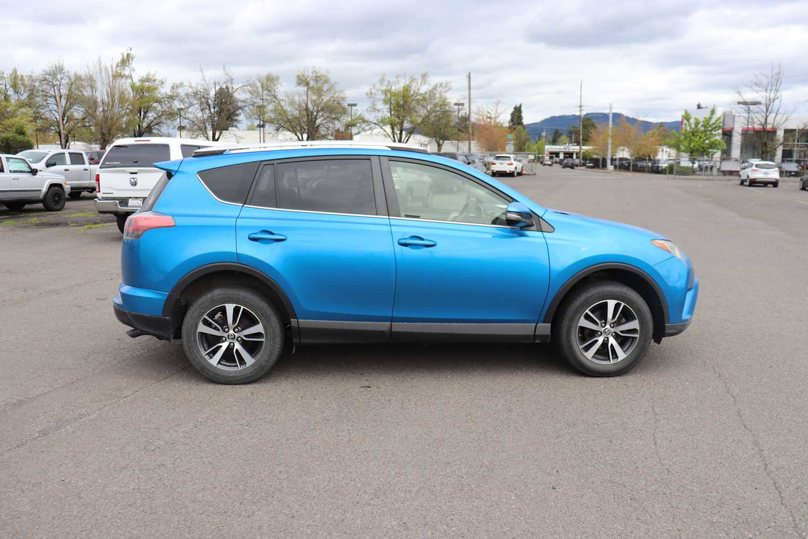 Certified 2016 Toyota RAV4 XLE AWD/4WD image 4
