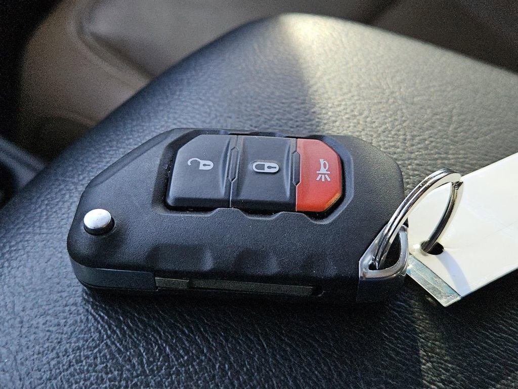 Used 2020 Jeep Wrangler Unlimited Sahara image 33