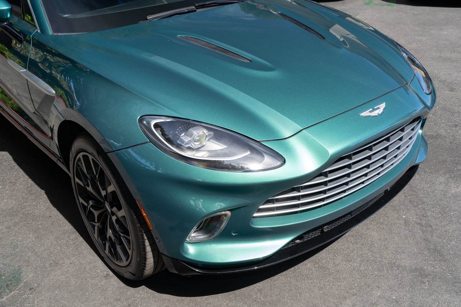 Used 2021 Aston Martin DBX AWD/4WD image 9