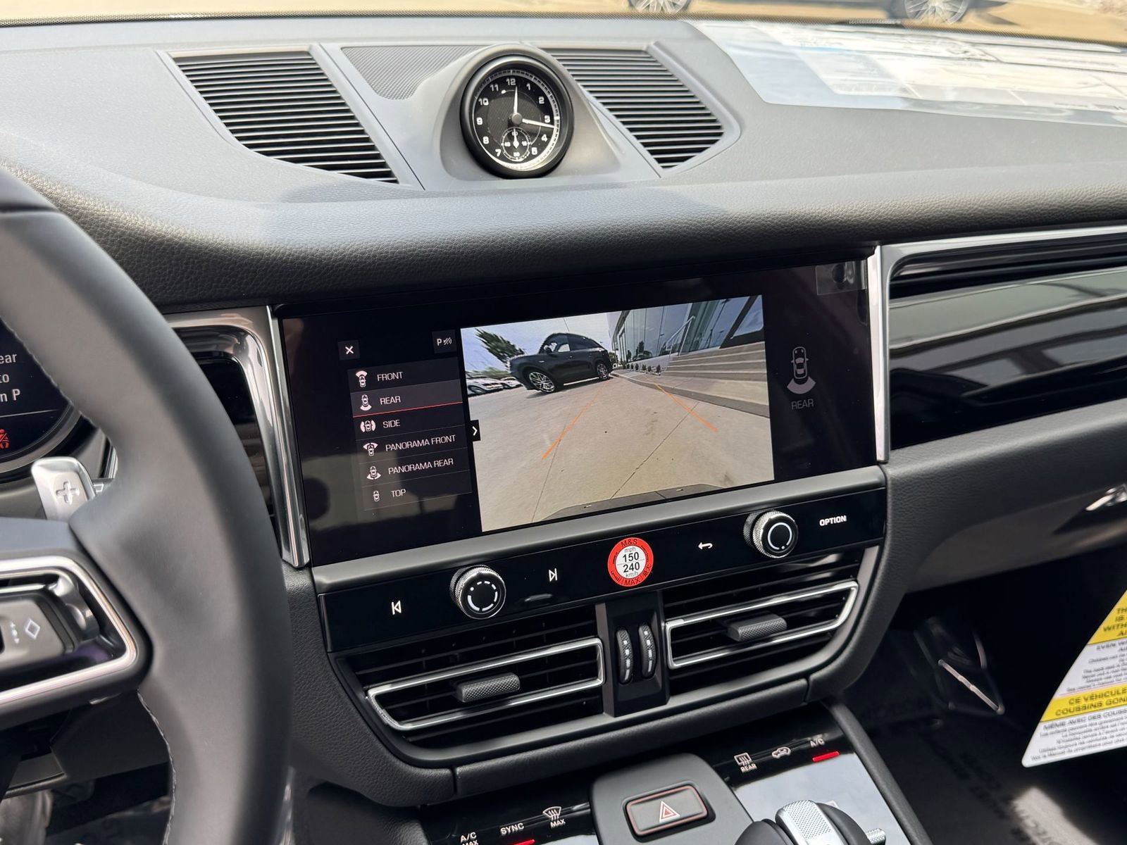 Certified 2025 Porsche Macan AWD/4WD image 24