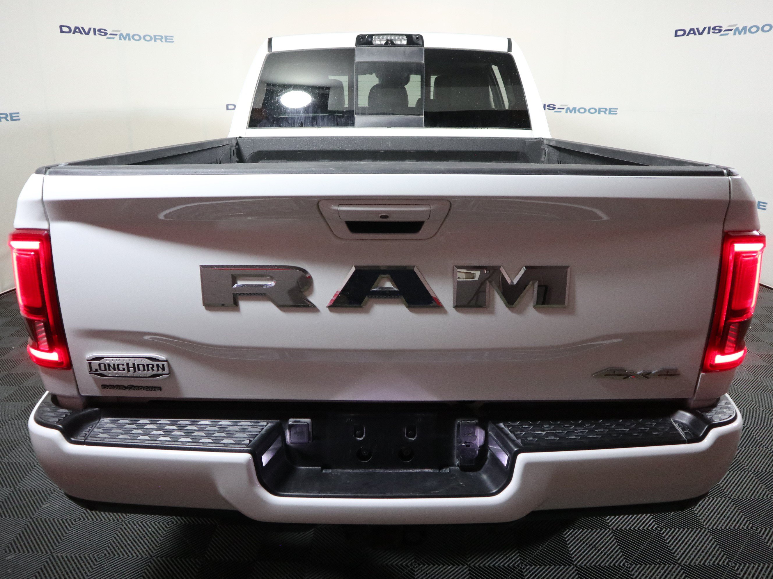 Used 2025 RAM 2500 Limited AWD/4WD image 7