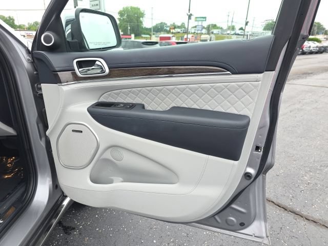 Used 2020 Jeep Grand Cherokee Summit AWD/4WD image 35