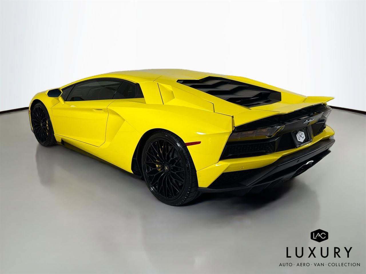 Used 2018 Lamborghini Aventador S AWD/4WD image 8