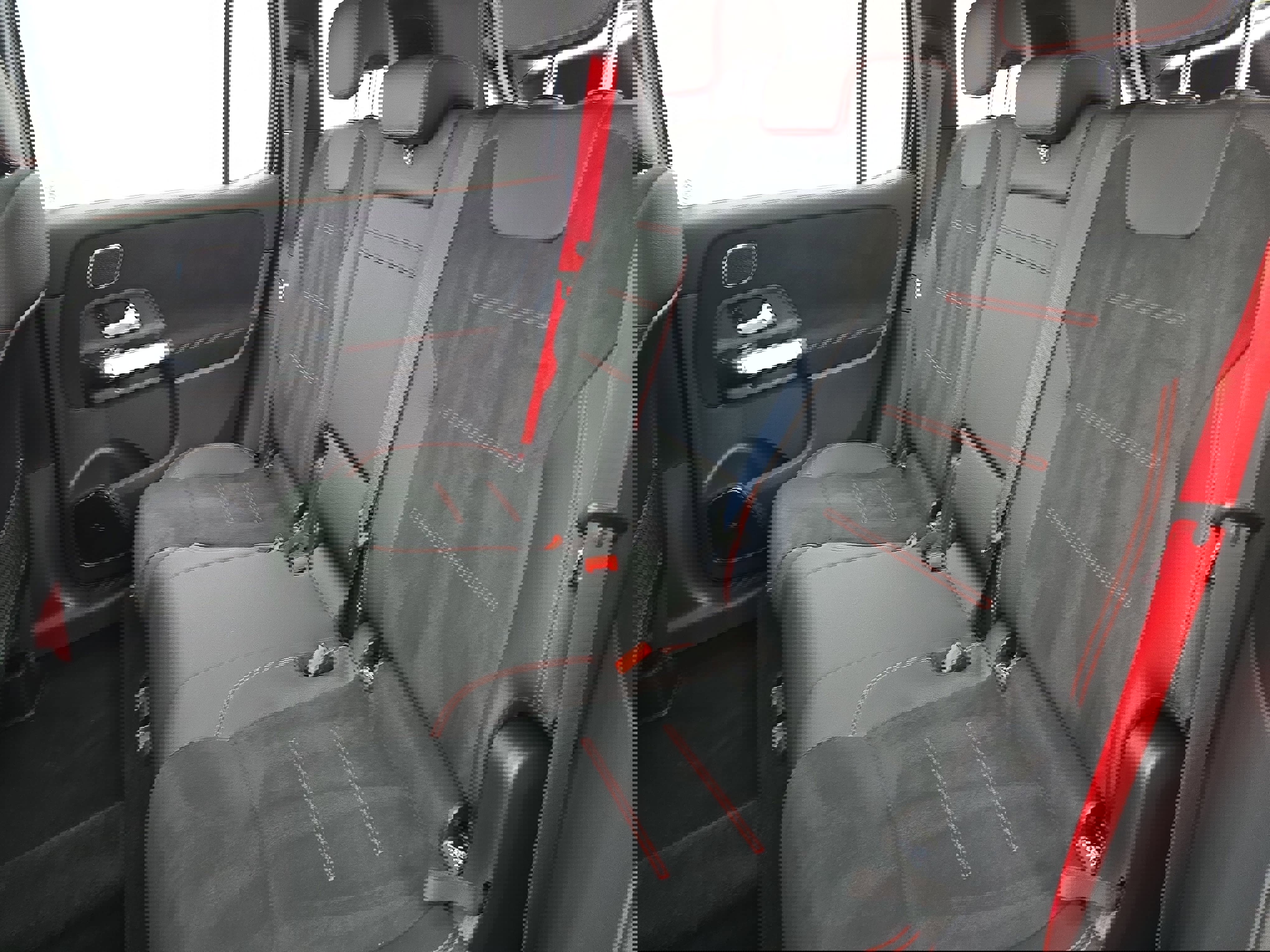 Used 2025 Mercedes-Benz GLB 35 AMG 4MATIC image 14