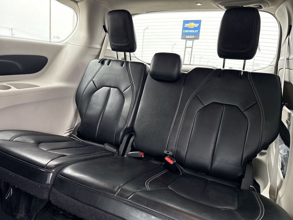 Used 2023 Chrysler Pacifica Touring-L image 24