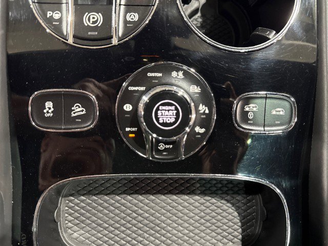 Used 2017 Bentley Bentayga image 78