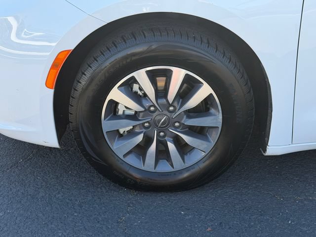 Used 2024 Chrysler Pacifica Limited FWD image 13