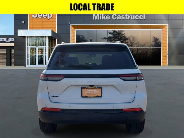 Used 2024 Jeep Grand Cherokee Altitude AWD/4WD image 5