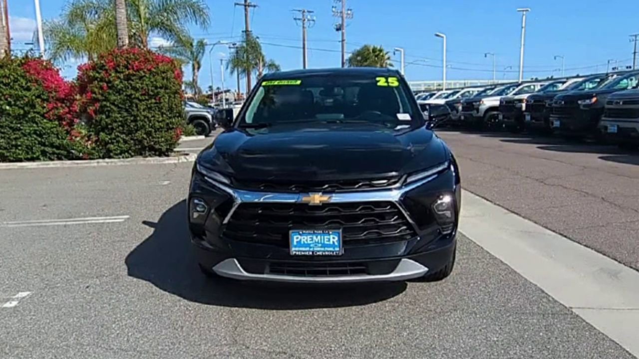 Certified 2025 Chevrolet Blazer LT AWD/4WD image 3